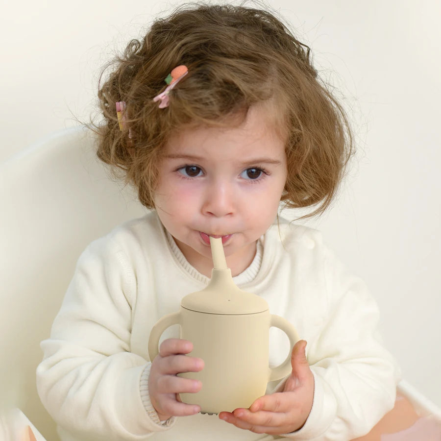 Cool Kids 1 piece Silicone Straw Cup With Two Lids